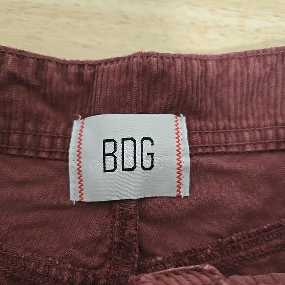 BDG Urban Outfitters Corduroy Shorts‎ Wine Red Size 8 Flap Pockets Burgundy Boho - Picture 3 of 8